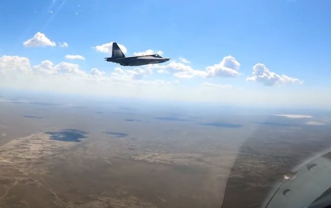 Азербайджанские военные пилоты отработали боевые маневры на учениях «Бірлестік-2024»-(видео)