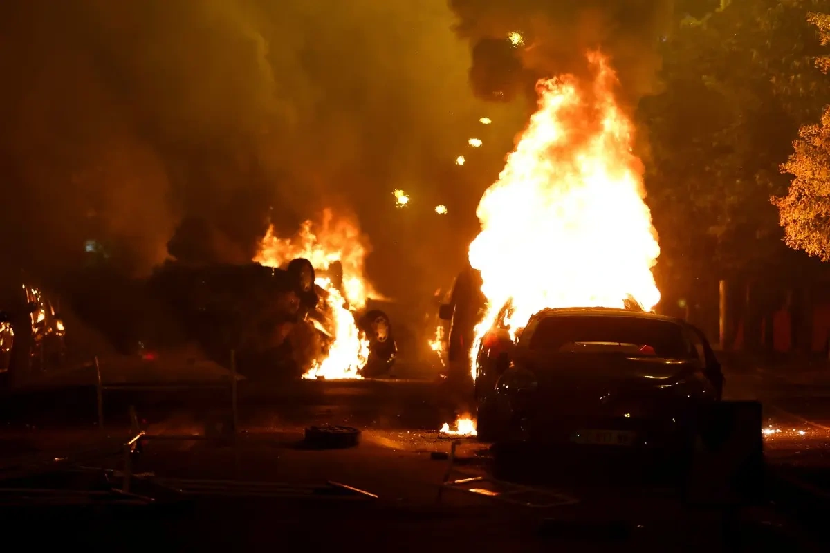 Во Франции сожгли около 40 машин, отмечая Национальный праздник
