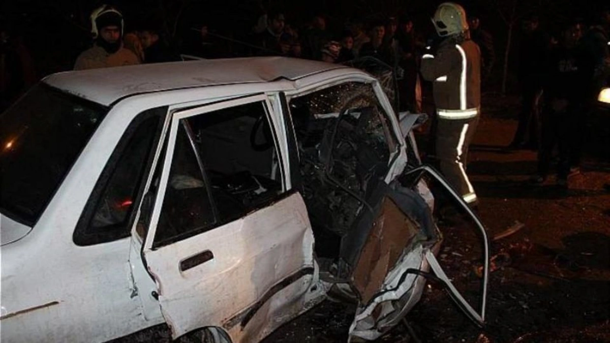 В Иране легковой автомобиль врезался в толпу-ФОТО