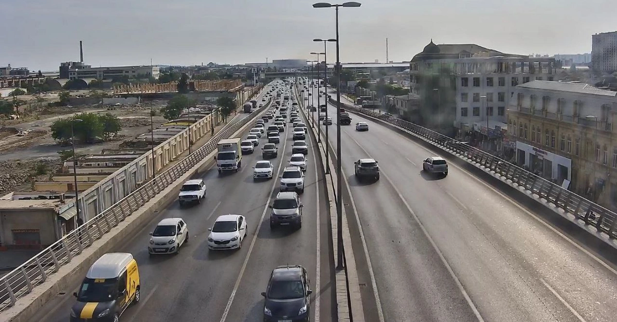 На каких улицах Баку наблюдаются транспортные заторы?-ФОТО