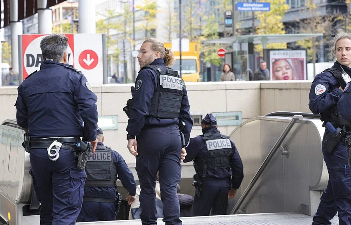 В парижском метро спецназ разыскивает человека с поясом смертника