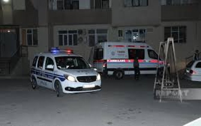 В Баку мужчина толкнув убил знакомого