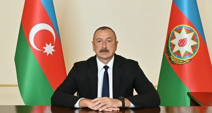 Ильхам Алиев встретился с лидерами 12 стран и организаций на саммите ЕПС