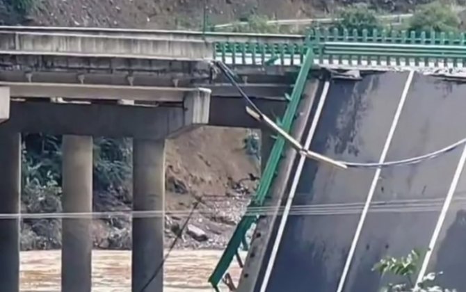 Ливни обрушили мост в Китае: 11 жертв, десятки пропали-(обновлено, видео)