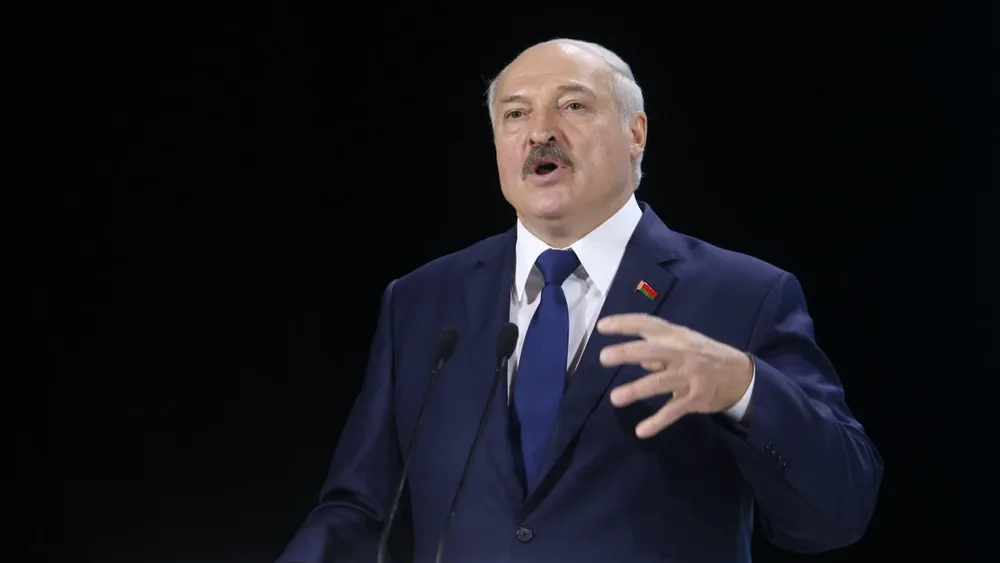 Лукашенко предложил привлечь заключенных к борьбе с последствиями урагана