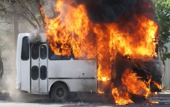 Bakıda avtobus alışıb yandı