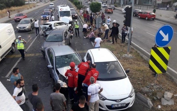 İstanbulda 10 avtomobil toqquşub, xeyli yaralı var