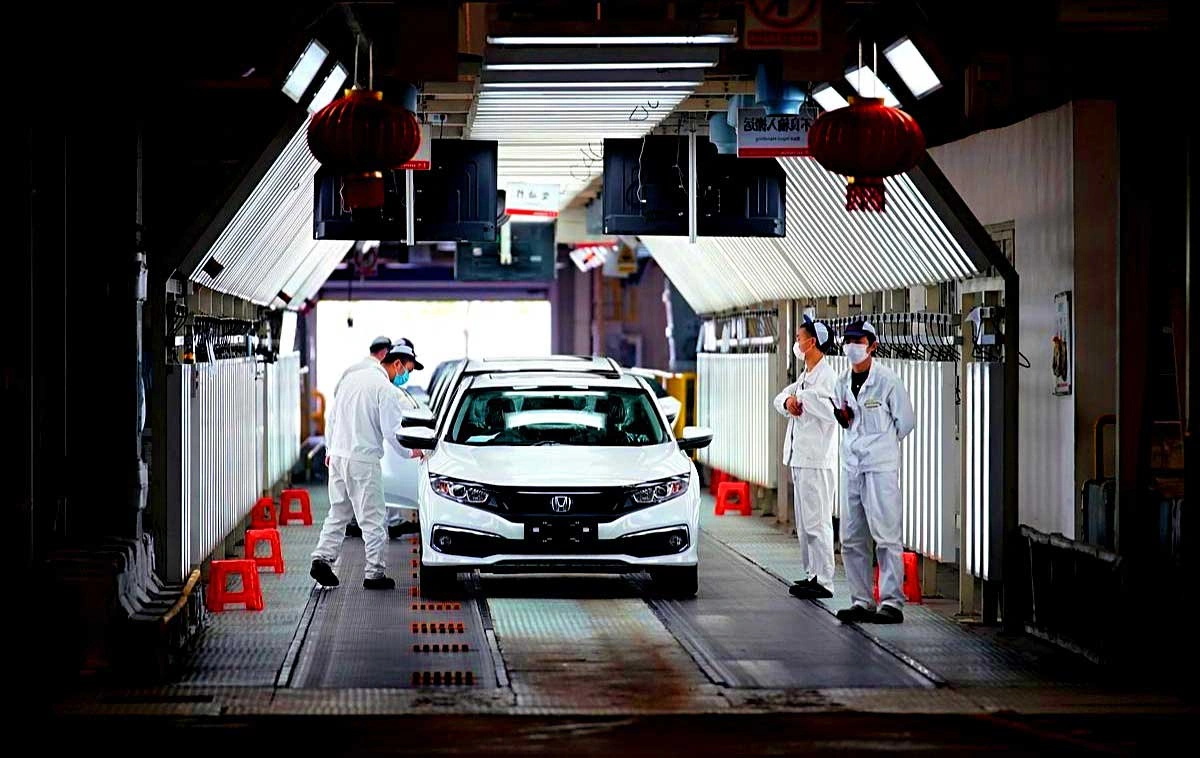 Honda останавливает два завода в Китае из-за падения спроса на бензиновые автомобили