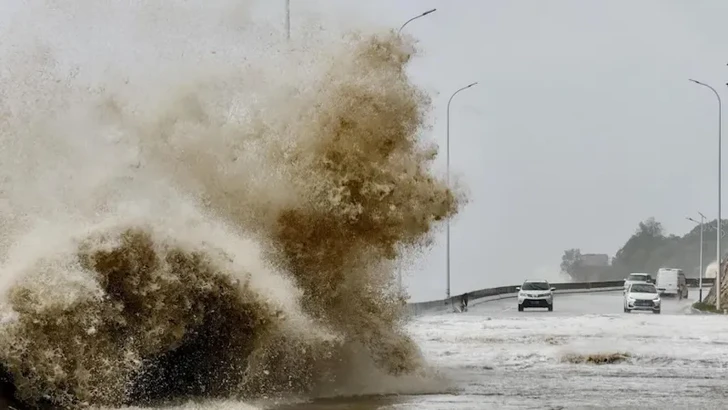 На востоке Китая из-за тайфуна в зоне бедствия оказались свыше 620 тыс. человек