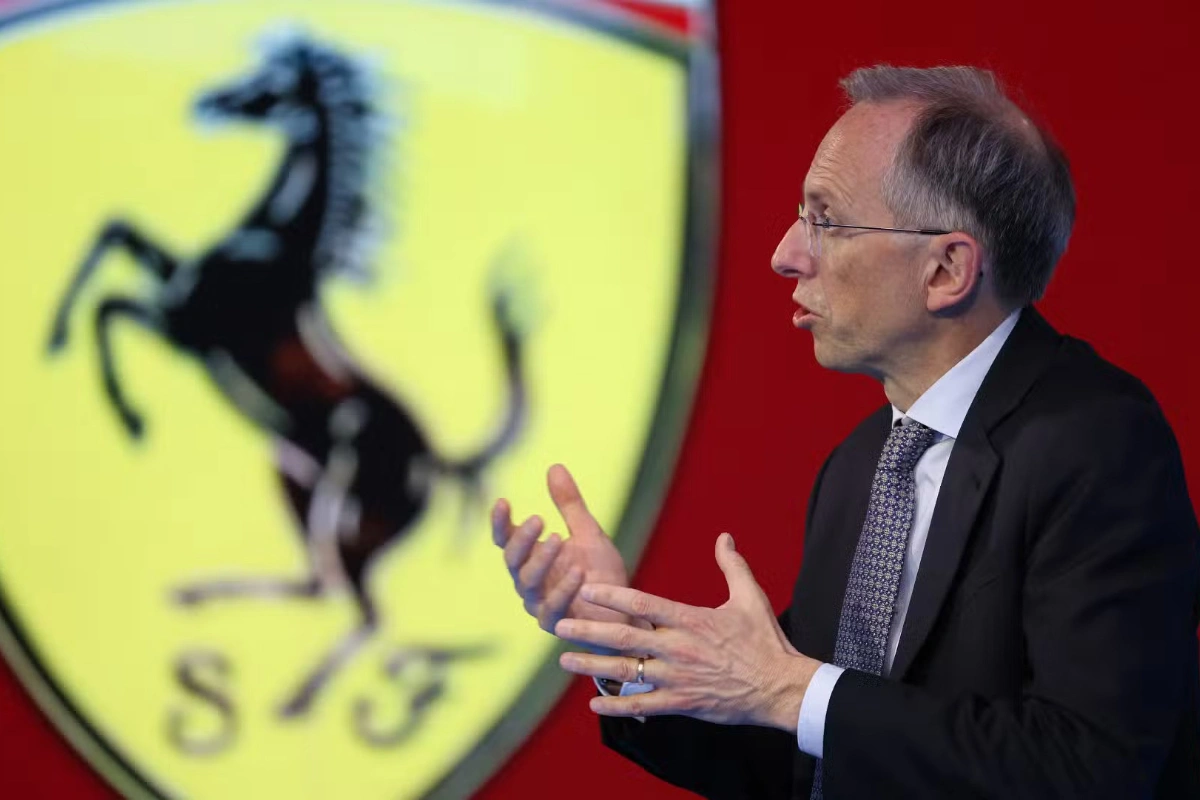Мошенник притворился главой Ferrari и попытался похитить деньги компании