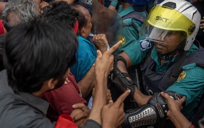 В Бангладеш возобновились столкновения протестующих с полицией