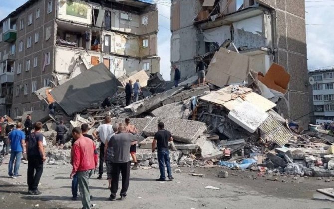 В Нижнем Тагиле из-за взрыва обрушился подъезд пятиэтажного дома, есть пострадавшие