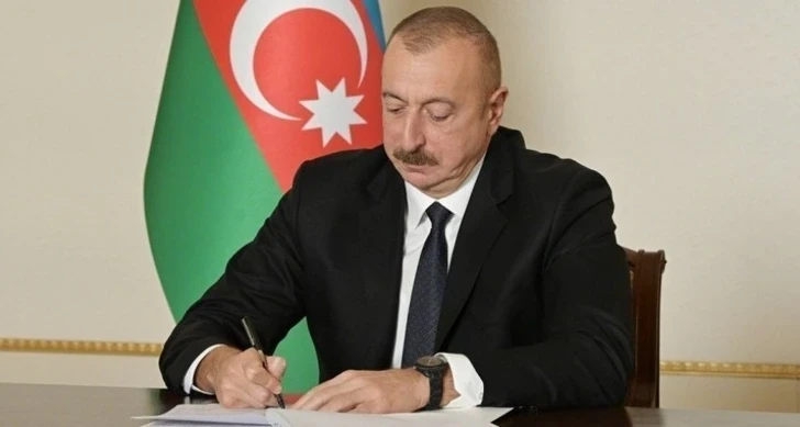 Президент Ильхам Алиев наградил деятелей кино