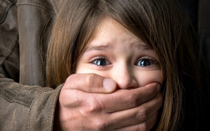 Россиянин десятки раз насиловал свою 11-летнюю дочь