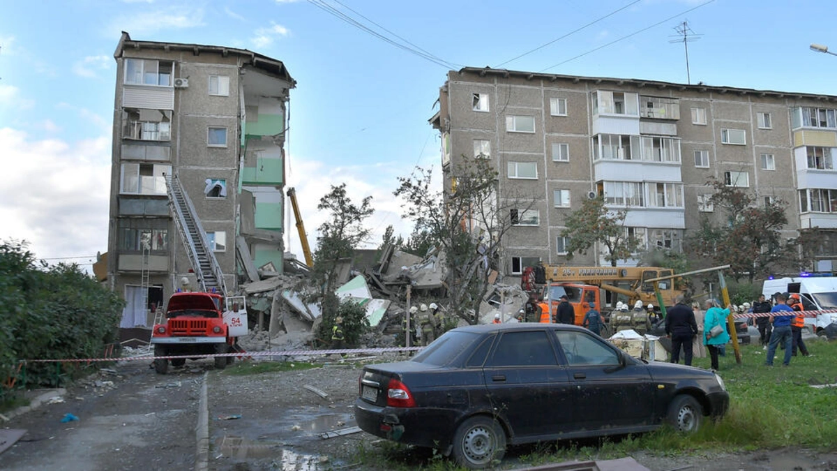 Выросло число погибших при обрушении дома в России