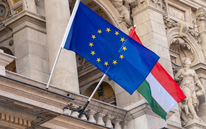 Еврокомиссия потребовала разъяснений Венгрии по визам для россиян