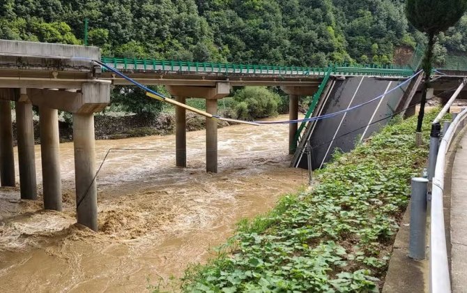 В Китае при обрушении моста погибли не менее 38 человек