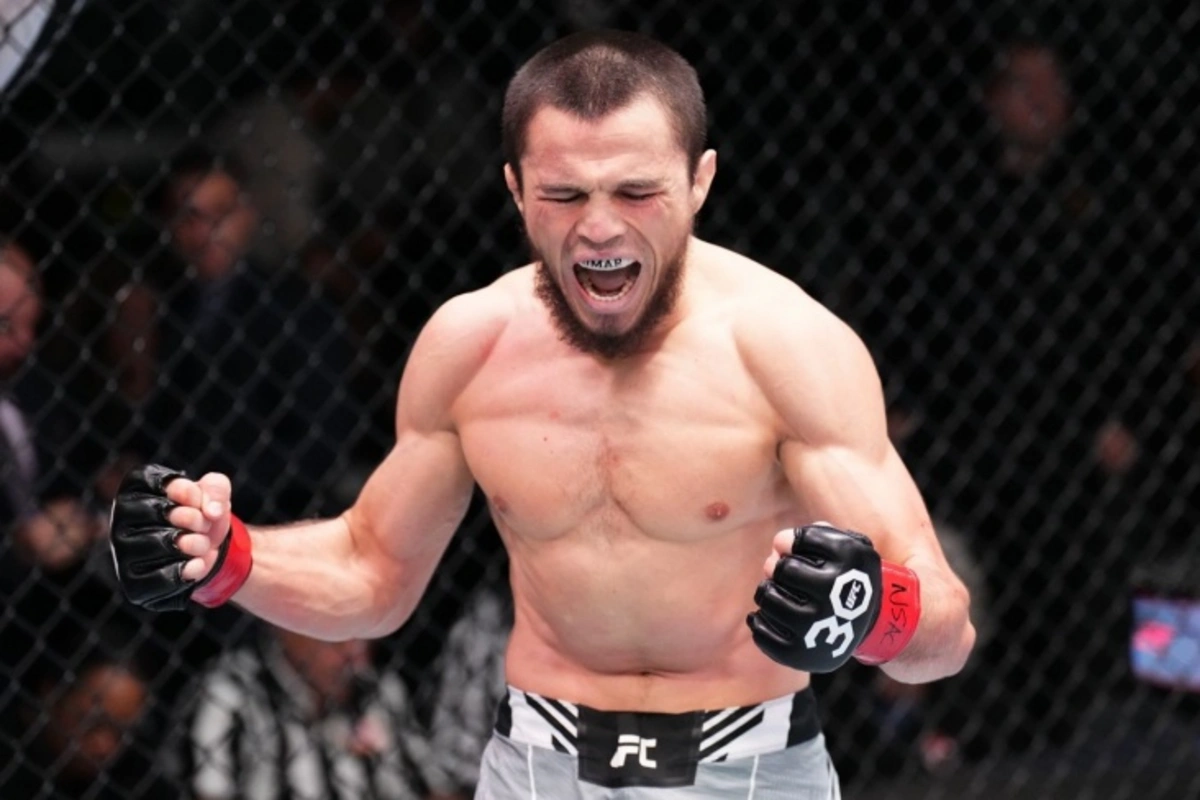 Умар Нурмагомедов победил Кори Сэндхагена в главном бою турнира UFC-ВИДЕО