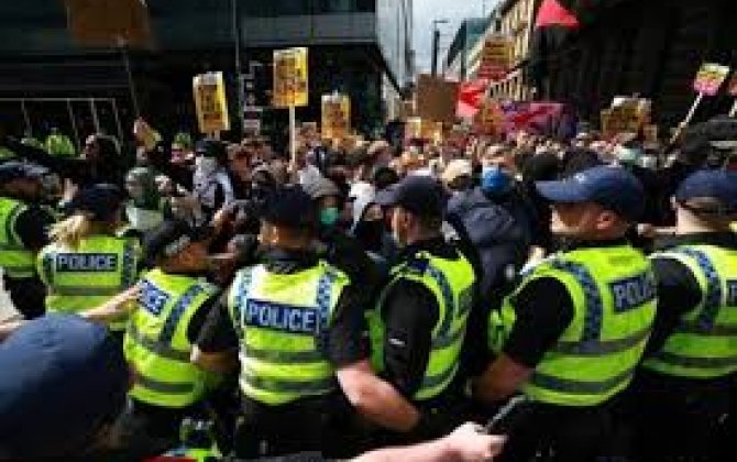В результате беспорядков в Великобритании были арестованы десятки человек