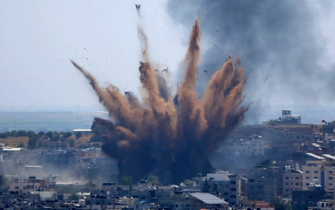 Десятки людей стали жертвами ударов Израиля по школам в Газе-(видео 18+)