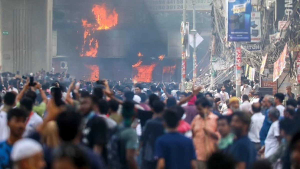 Число погибших в антиправительственных протестах в Бангладеш достигло 300-ФОТО