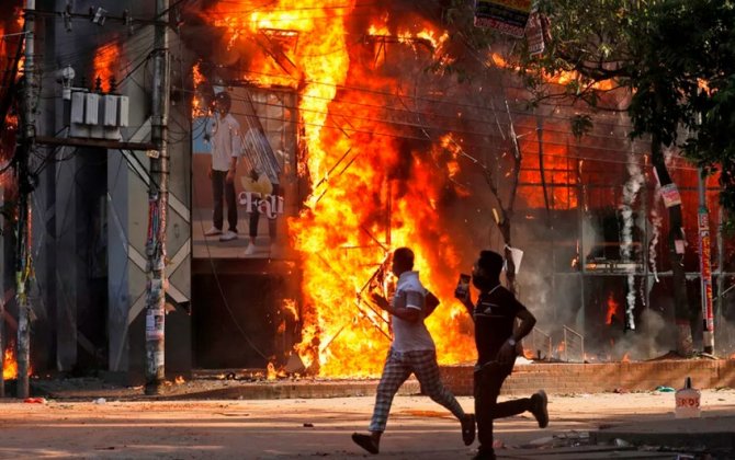 В Бангладеш протестующие ворвались в здание парламента