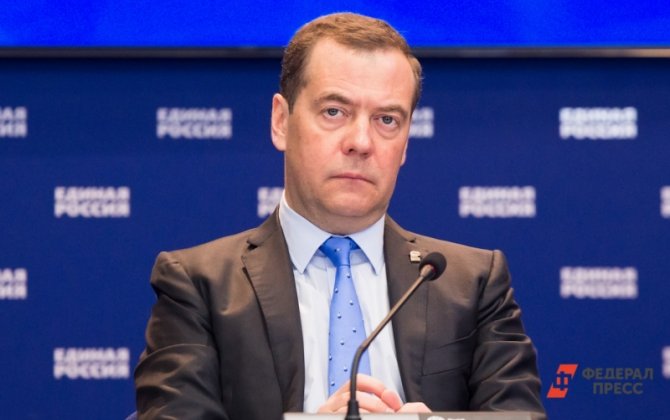 Medvedev almanları Reyxstaq qarşısında rus tankları ilə təhdid edib