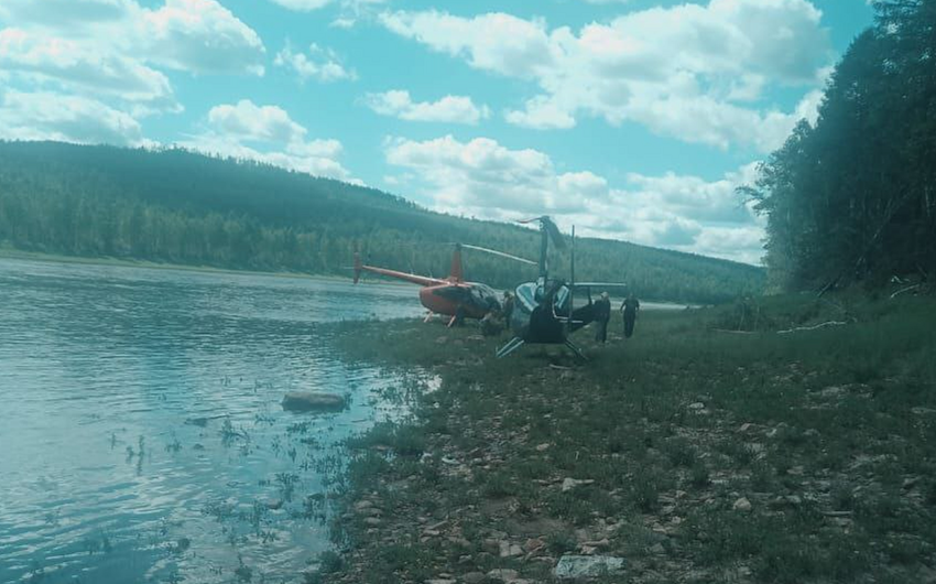 В Приамурье спасатели обнаружили место крушения вертолета, пилот и пассажиры погибли