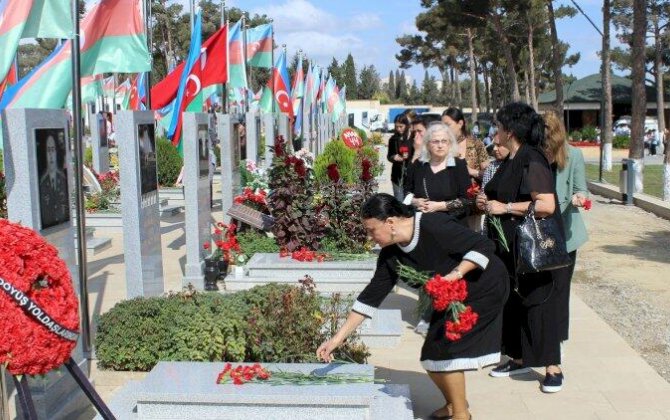 İkinci Fəxri Xiyabanda şəhidlərin məzarları ziyarət olunur