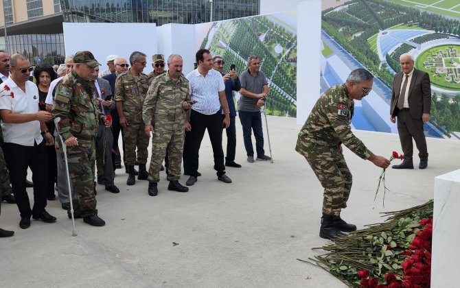 Azad Vətən Partiyasının bir qrup üzvü  Anım abidəsini ziyarət edib - FOTO