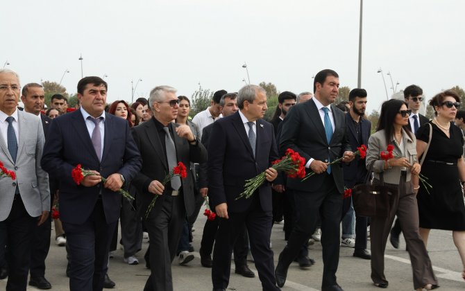 BDU kollektivi Zəfər parkında - FOTO