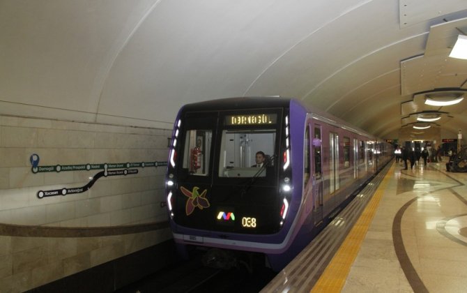 В бакинском метро возникла задержка в движении поездов