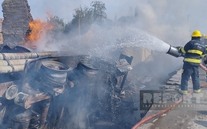 Ucarda DƏHŞƏT! Yanacaq daşıyan maşın AŞDI - Sürücü yanaraq ÖLDÜ - FOTO