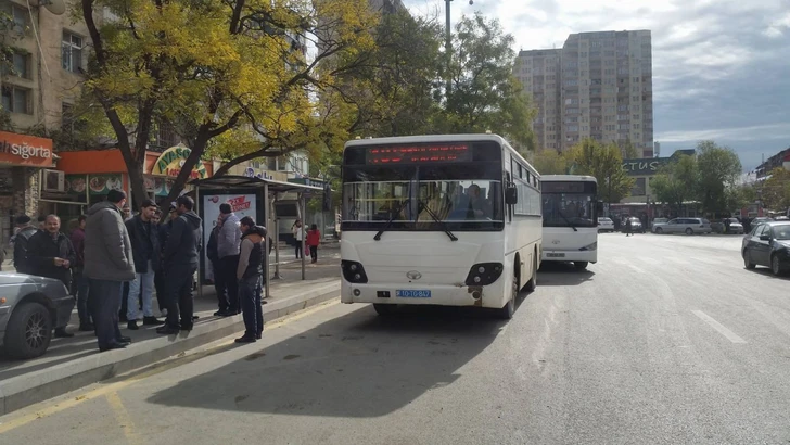 Cтарые и грязные: пассажиры жалуются на автобусы одного из столичных маршрутов-ФОТО