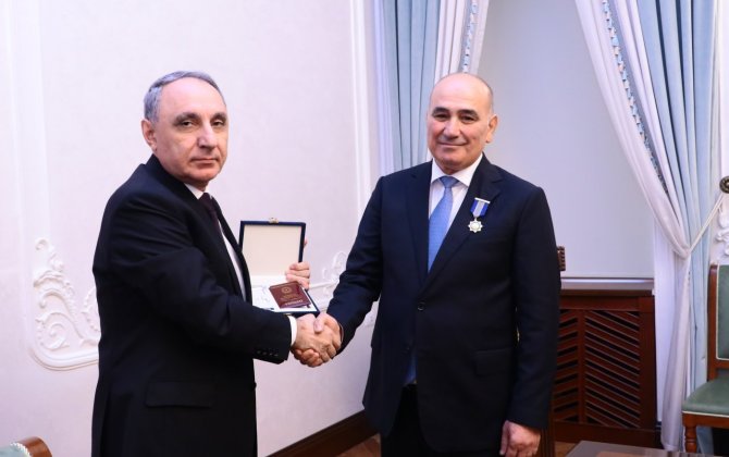 Kamran Əliyev onu təltif etdi - FOTO