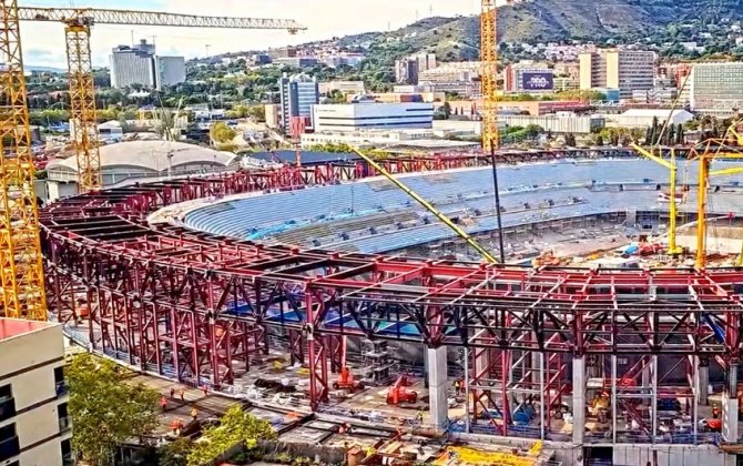 “Kamp Nou” stadionunda fəhlələr arasında dava düşüb