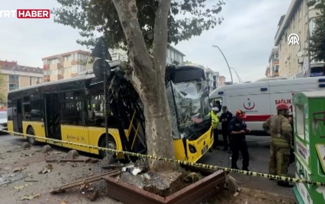 İstanbulda marşrut avtobusu ağır qəza törətdi: Xəsarət alanlar var - VİDEO