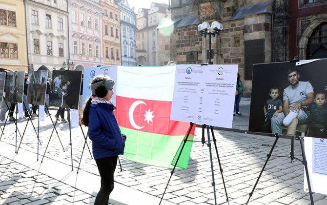 Çexiyada mina qurbanlarına həsr olunmuş fotosərgilər keçirildi - FOTOLAR