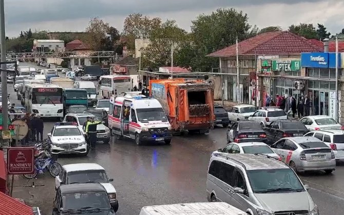 В Забрате машина сбила пешехода, на дороге образовалась пробка