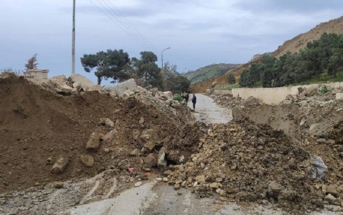 Xətai rayonunda torpaq sürüşməsi oldu