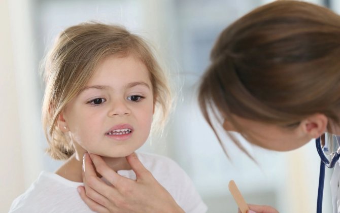 Uşağın boğaz ağrısı keçmir: valideynlər nə etməlidirlər? LOR həkiminin məsləhətləri