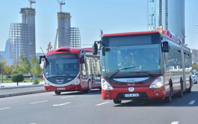 Bakıda avtobusda 