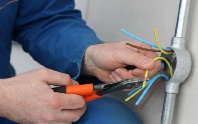 Sumqayıtda ustanı elektrik cərəyanı vurdu