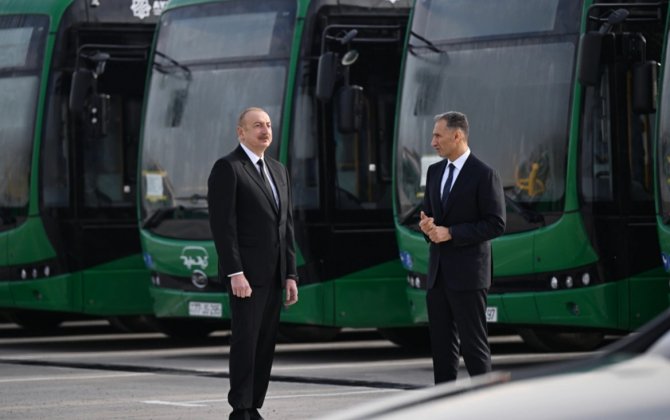 İlham Əliyev Zığ Elektrik Avtobus Parkının fəaliyyəti ilə tanış oldu - YENİLƏNİB + FOTO