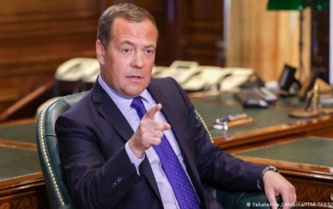 Medvedev yenə nüvə silahı ilə təhdid etdi