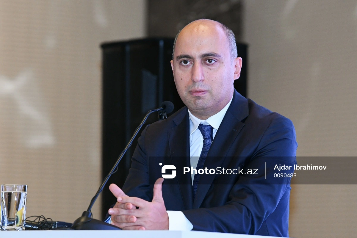 Emin Əmrullayev müdir müavinini işdən çıxardı - FOTO