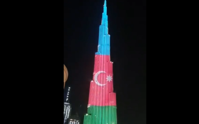 ”Bürc-Xəlifə” Azərbaycan bayrağı rənglərinə boyandı