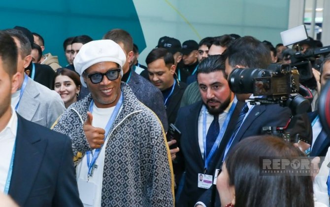 Ronaldinyo COP29 məkanındakı pavilyonları ziyarət etdi