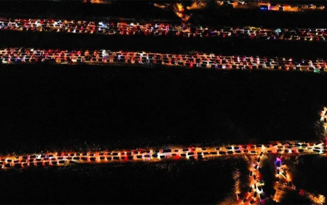 Lüks avtomobillərlə Dəməşqə axın etdilər