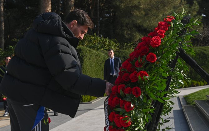 Messi Ulu Öndər Heydər Əliyevin məzarını ziyarət etdi